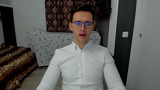 Snapshot of sexxymuscles4u chatting on 03/11/25, 04:51 sexxymuscles4u online show from 03/11/25, 04:51