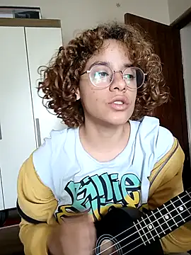 EmmaMelissa0521 online show from 02/05/25, 04:47