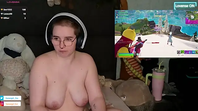 Snapshot of GamerGirl_Eve chatting on 03/06/25, 10:04 GamerGirl Eve online show from 03/06/25, 10:04