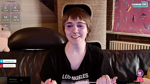 Snapshot of GamerGirl_Eve chatting on 09/25/25, 06:11 GamerGirl Eve online show from 09/25/25, 06:11