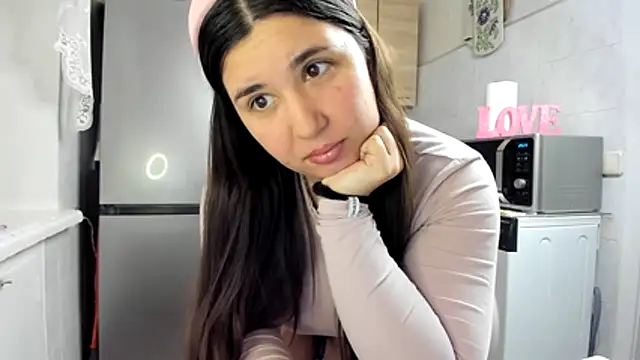 MiaMarrone online show from 04/30/26, 05:30