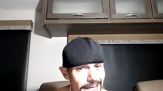 Snapshot of ThickD2C chatting on 02/11/26, 06:46 ThickD2C online show from 02/11/26, 06:46