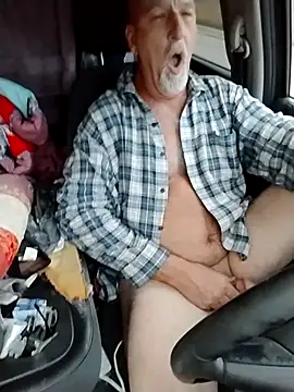 Snapshot of Yankeedave420 chatting on 10/29/25, 10:33 Yankeedave420 online show from 10/29/25, 10:33