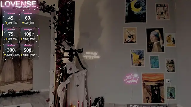 Snapshot of Careful_i_bite chatting on 10/19/25, 05:19 Careful i bite online show from 10/19/25, 05:19