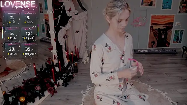 Snapshot of Careful_i_bite chatting on 10/29/25, 06:04 Careful i bite online show from 10/29/25, 06:04