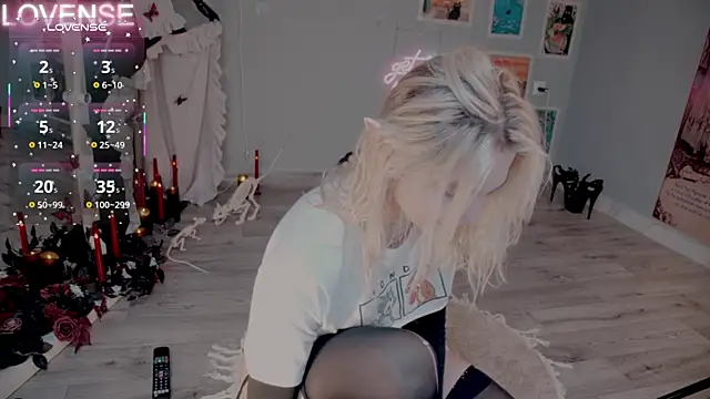 Snapshot of Careful_i_bite chatting on 11/03/25, 06:03 Careful i bite online show from 11/03/25, 06:03