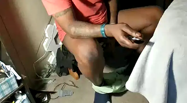 Snapshot of Makeyoucumallover chatting on 12/31/24, 01:41 Makeyoucumallover online show from 12/31/24, 01:41