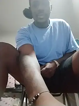 Snapshot of Makeyoucumallover chatting on 11/10/25, 03:27 Makeyoucumallover online show from 11/10/25, 03:27