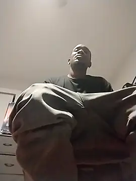 Snapshot of Makeyoucumallover chatting on 11/25/25, 10:15 Makeyoucumallover online show from 11/25/25, 10:15