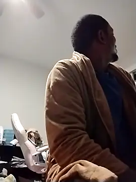 Snapshot of Makeyoucumallover chatting on 11/29/25, 06:16 Makeyoucumallover online show from 11/29/25, 06:16