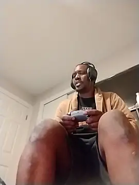 Snapshot of Makeyoucumallover chatting on 12/05/25, 03:15 Makeyoucumallover online show from 12/05/25, 03:15