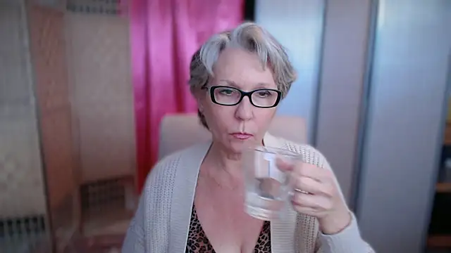 petradaniels online show from 12/17/25, 10:38