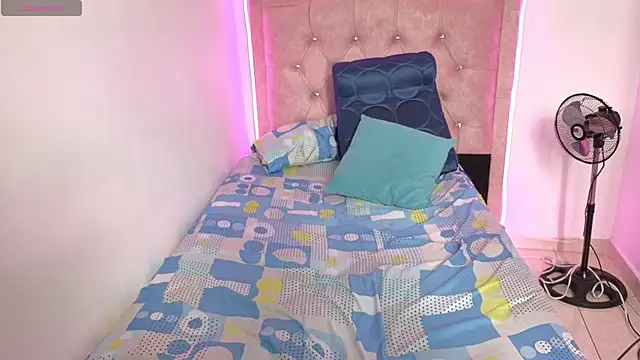 Snapshot of Nazlyy30 chatting on 10/17/25, 03:47 Nazlyy30 online show from 10/17/25, 03:47