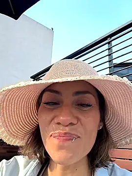 Snapshot of SamyJones9 chatting on 03/06/25, 08:27 SamyJones9 online show from 03/06/25, 08:27