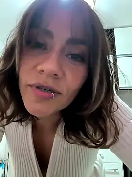 Snapshot of SamyJones9 chatting on 11/15/25, 02:42 SamyJones9 online show from 11/15/25, 02:42