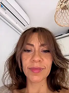 Snapshot of SamyJones9 chatting on 11/16/25, 07:03 SamyJones9 online show from 11/16/25, 07:03