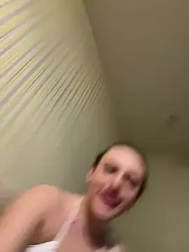 Snapshot of Lisaaan chatting on 12/19/24, 07:40 Lisaaan online show from 12/19/24, 07:40