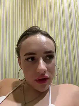 Snapshot of Lisaaan chatting on 12/21/24, 09:36 Lisaaan online show from 12/21/24, 09:36