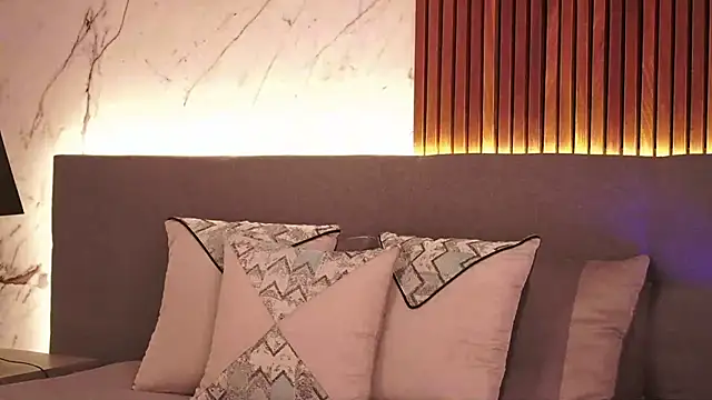 DulceLenns online show from 02/13/25, 05:22