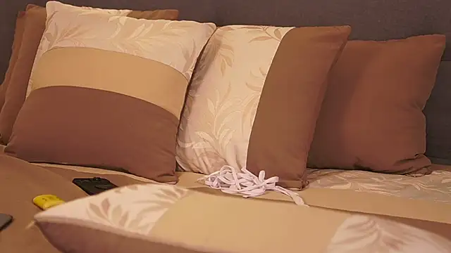 DulceLenns online show from 02/18/25, 08:58