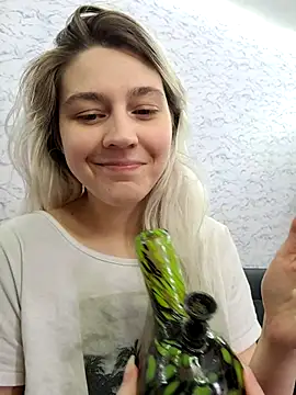 ScarletCallings420 online show from 04/12/26, 07:52