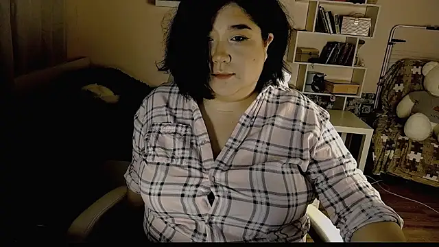 Snapshot of Vi-Vixen chatting on 02/18/25, 08:25 Vi-Vixen online show from 02/18/25, 08:25