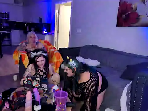 Snapshot of Cutegothcrybabyx chatting on 01/15/25, 09:24 Cutegothcrybabyx online show from 01/15/25, 09:24