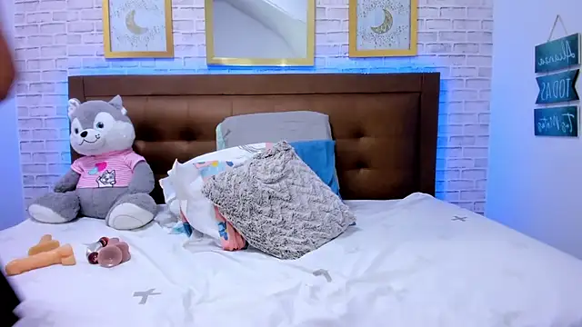 olivia love  online show from 01/08/25, 01:11