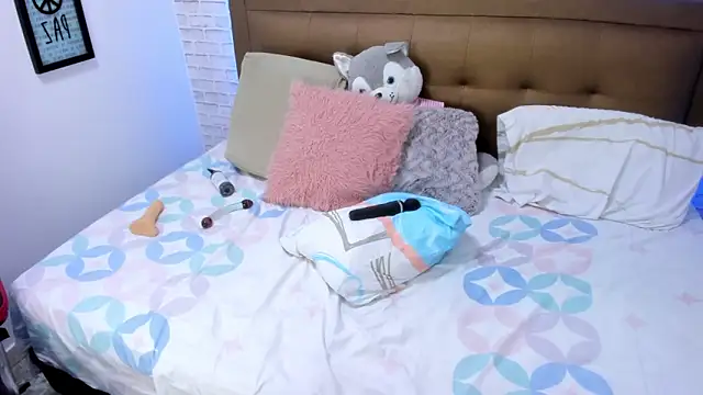 olivia love  online show from 03/09/25, 09:46