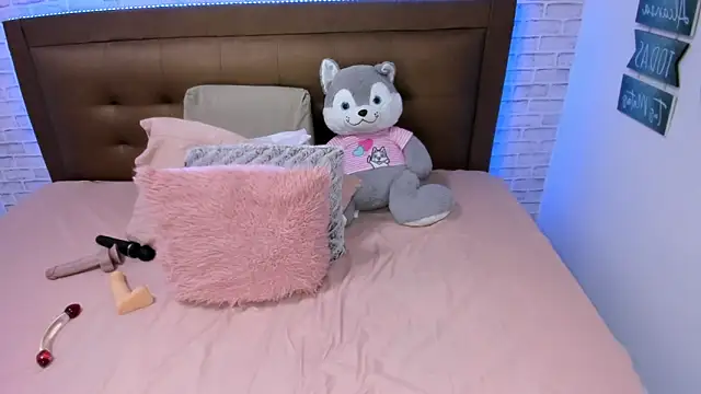 olivia love  online show from 03/12/25, 09:13