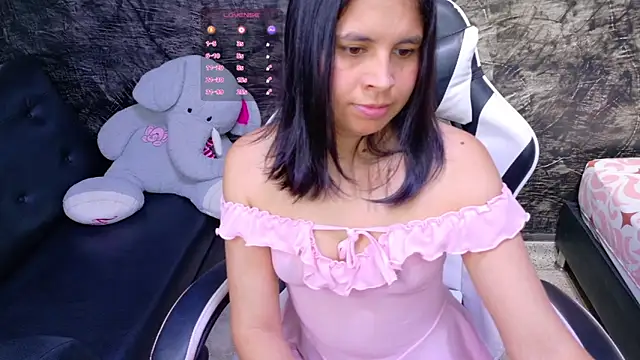 Snapshot of olivia_love_ chatting on 05/10/26, 03:50 olivia love online show from 05/10/26, 03:50