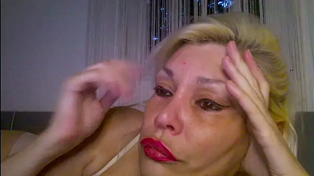 Snapshot of EvaaMina chatting on 06/16/26, 06:43 EvaaMina online show from 06/16/26, 06:43