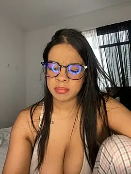 Snapshot of trianawhite chatting on 07/16/26, 02:45 trianawhite online show from 07/16/26, 02:45