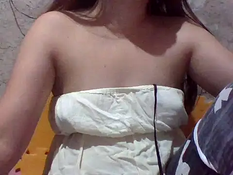 Snapshot of Beatrice143 chatting on 10/15/25, 07:03 Beatrice143 online show from 10/15/25, 07:03