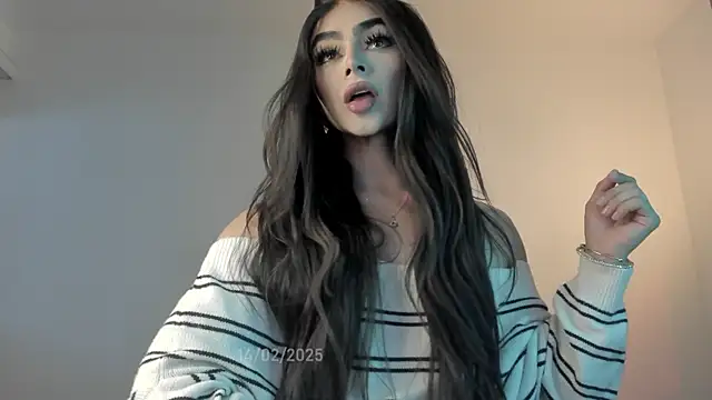 Snapshot of sweetest_bella chatting on 02/14/25, 08:48 sweetest bella online show from 02/14/25, 08:48