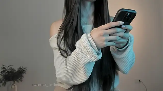 Snapshot of sweetest_bella chatting on 03/15/25, 01:30 sweetest bella online show from 03/15/25, 01:30