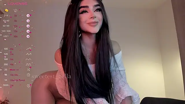 Snapshot of sweetest_bella chatting on 11/08/25, 07:56 sweetest bella online show from 11/08/25, 07:56