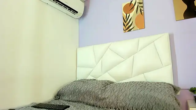 Snapshot of lissetlong69 chatting on 01/11/25, 08:33 lissetlong69 online show from 01/11/25, 08:33