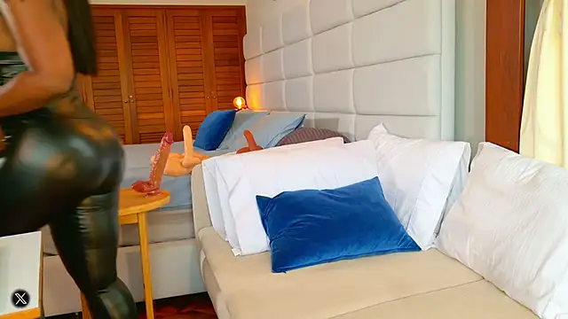 Snapshot of lissetlong69 chatting on 10/03/25, 07:55 lissetlong69 online show from 10/03/25, 07:55