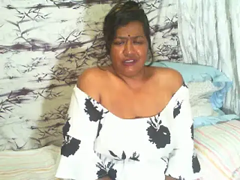 Snapshot of Mammabear_4u chatting on 02/02/25, 07:46 Mammabear 4u online show from 02/02/25, 07:46