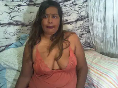 Snapshot of Mammabear_4u chatting on 02/06/25, 02:15 Mammabear 4u online show from 02/06/25, 02:15