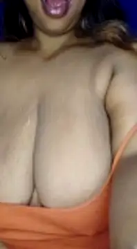 Snapshot of winterqueenx chatting on 01/12/25, 04:10 winterqueenx online show from 01/12/25, 04:10