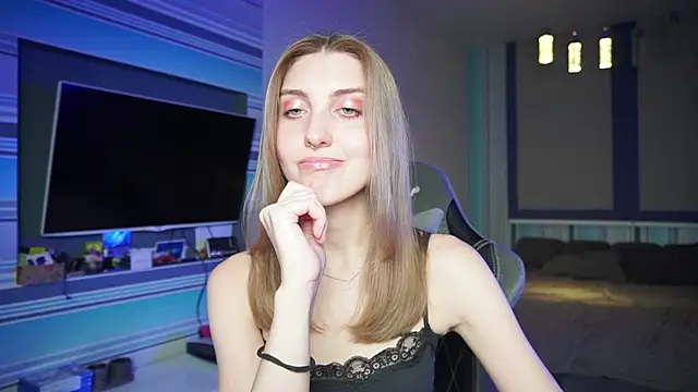 Snapshot of CassiaBlade1 chatting on 09/18/25, 06:43 CassiaBlade1 online show from 09/18/25, 06:43