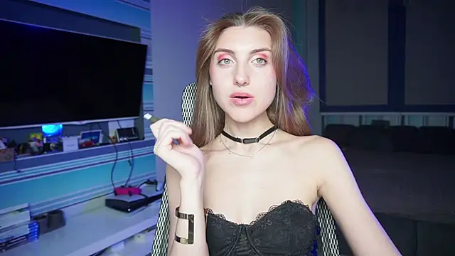 Snapshot of CassiaBlade1 chatting on 09/26/25, 04:44 CassiaBlade1 online show from 09/26/25, 04:44