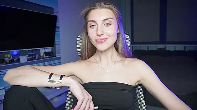 Snapshot of CassiaBlade1 chatting on 09/29/25, 04:23 CassiaBlade1 online show from 09/29/25, 04:23