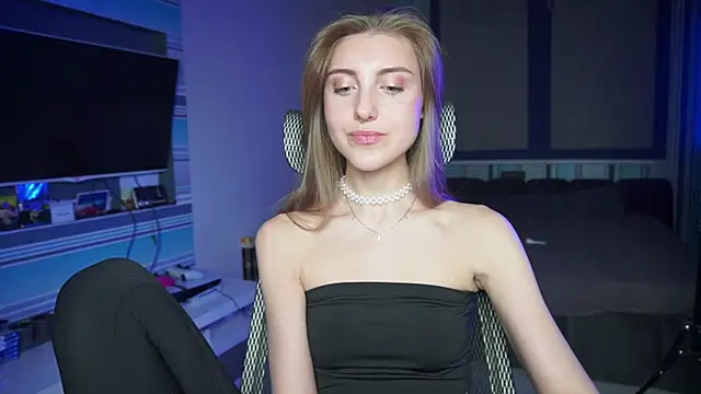 Snapshot of CassiaBlade1 chatting on 10/07/25, 04:26 CassiaBlade1 online show from 10/07/25, 04:26