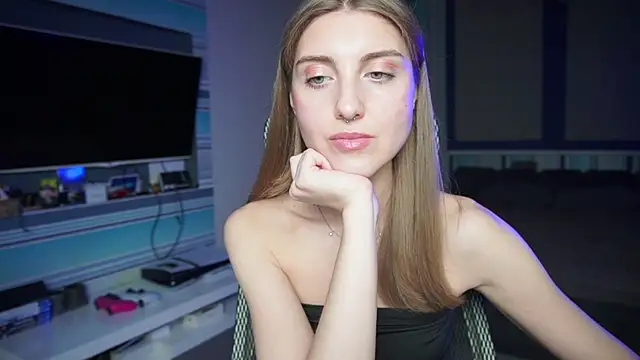 Snapshot of CassiaBlade1 chatting on 10/15/25, 03:45 CassiaBlade1 online show from 10/15/25, 03:45