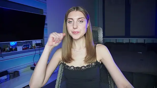 Snapshot of CassiaBlade1 chatting on 11/01/25, 04:42 CassiaBlade1 online show from 11/01/25, 04:42