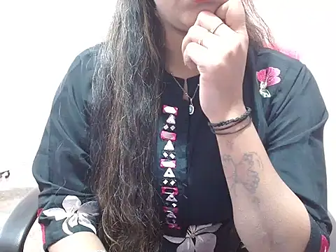 LovingPihu online show from 02/14/25, 11:31