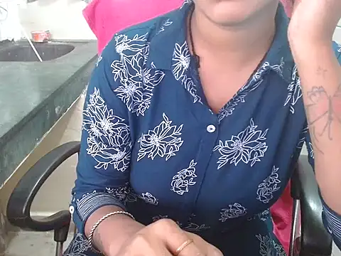 LovingPihu online show from 09/23/25, 05:21